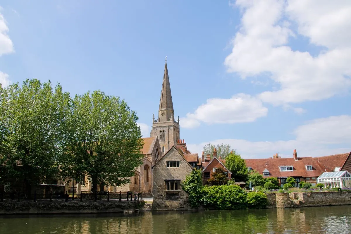 St Helen's Church en de Long Alley Almshouses