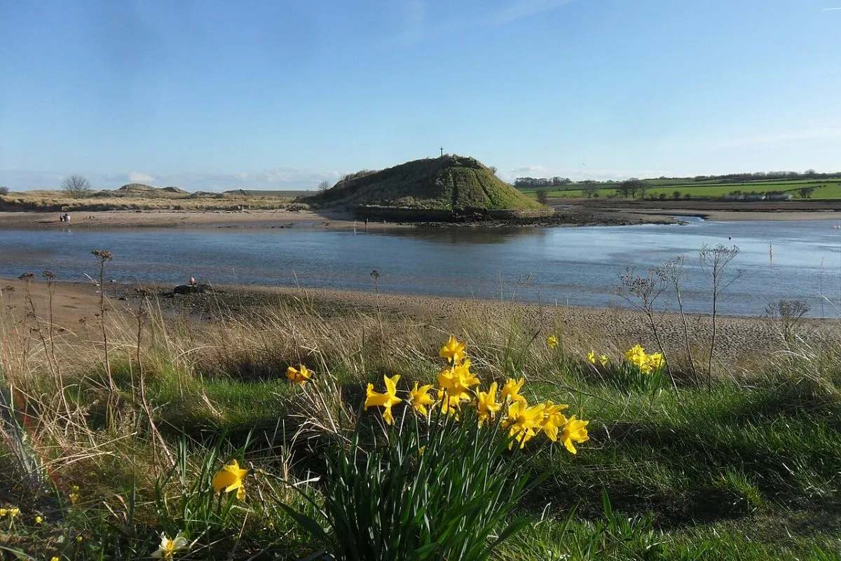 Church Hill en de monding van de Aln