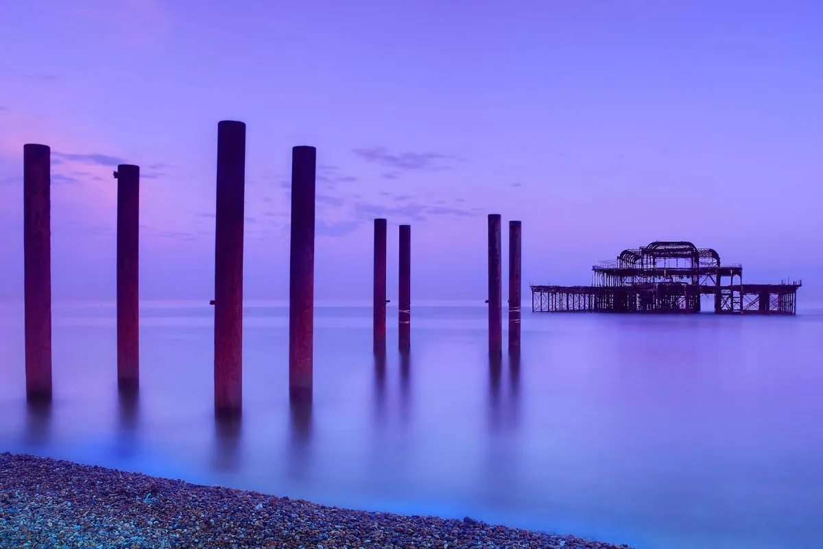 Het strand en de West Pier