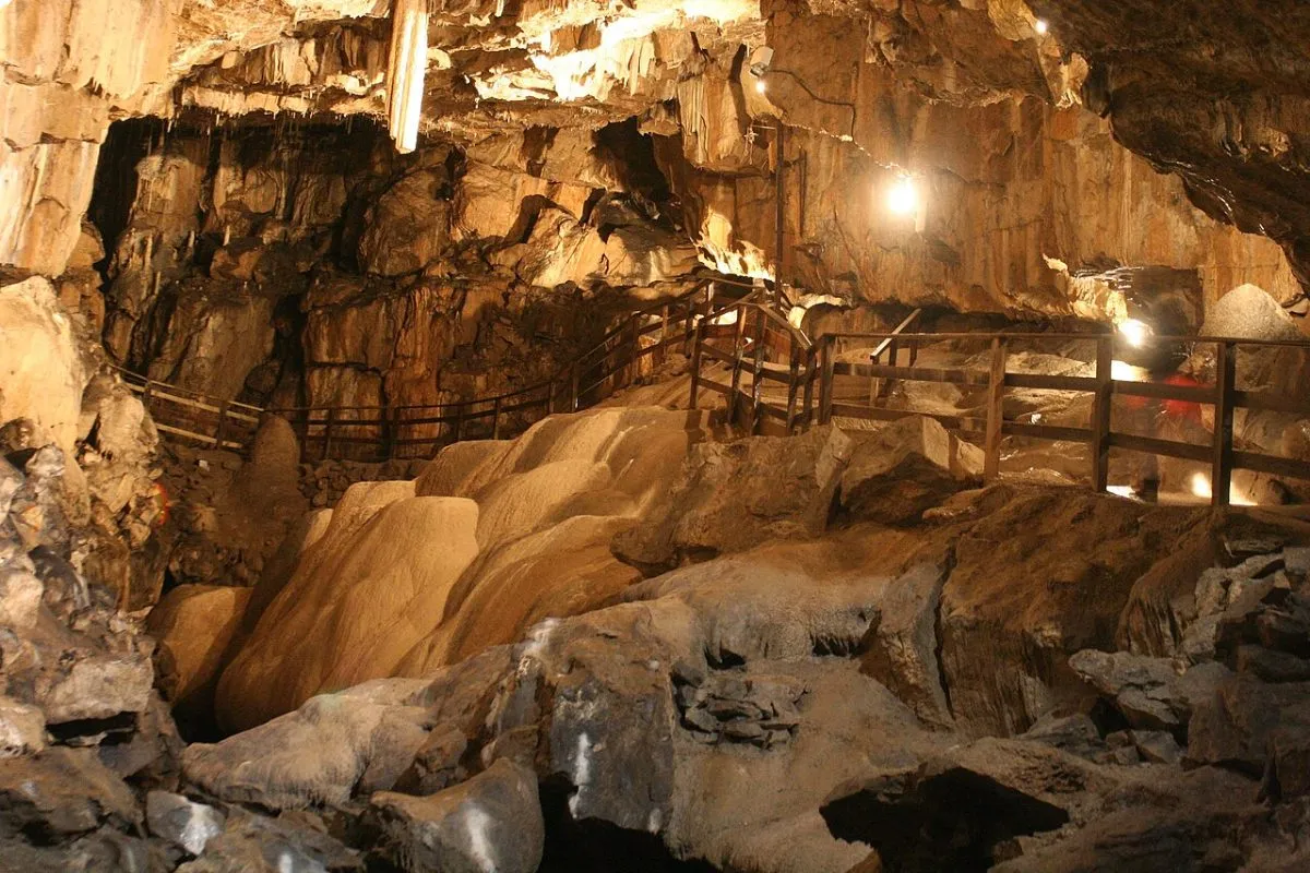 Poole's Cavern en Solomon's Temple