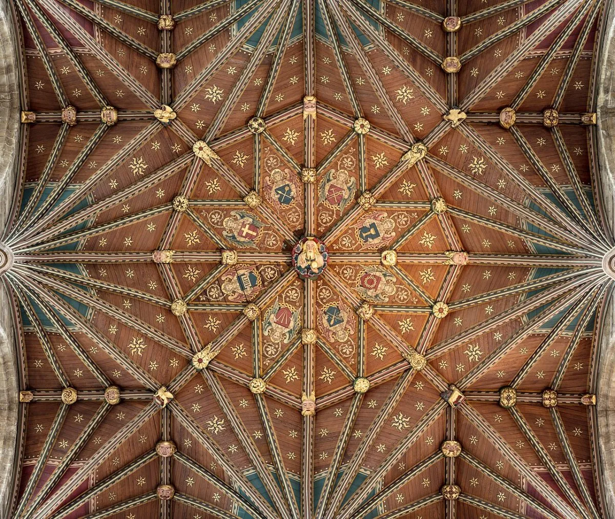 De geschilderde houten zoldering van Peterborough Cathedral, met de ruitvormige panelen.
