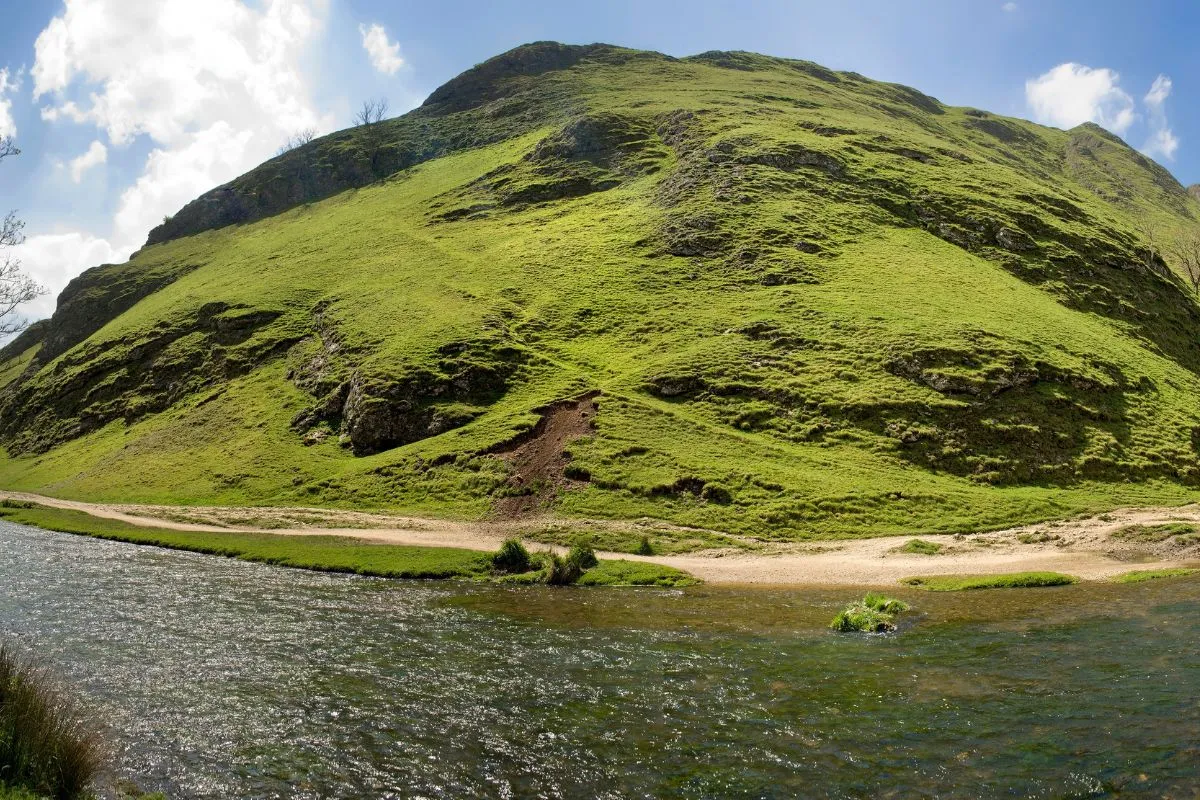 Dovedale bezoeken: stapstenen, Thorpe Cloud en parkeren