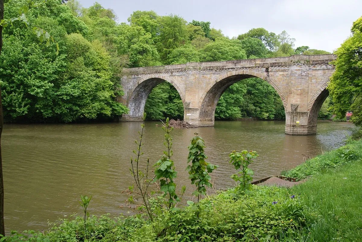 Prebends Bridge en het rivierpad