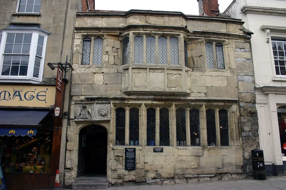 De High Street en de Tribunal