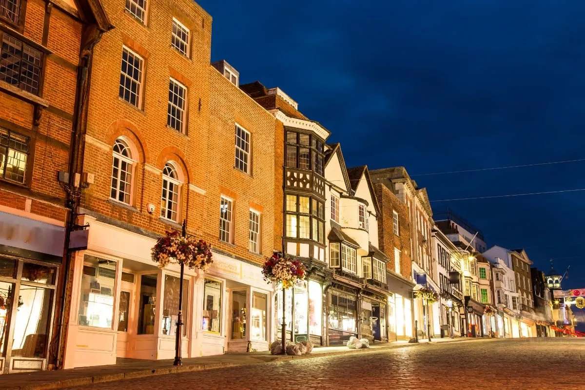De High Street en de Guildhall
