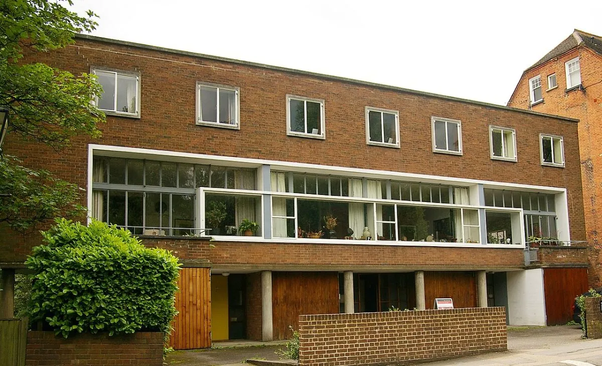 2 Willow Road
