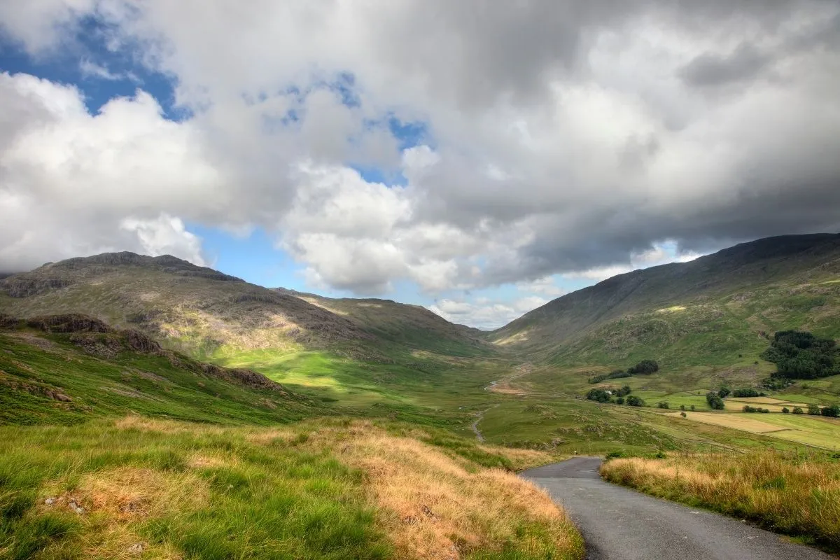Hardknott Pass rijden: 33% steil, en wat je moet weten