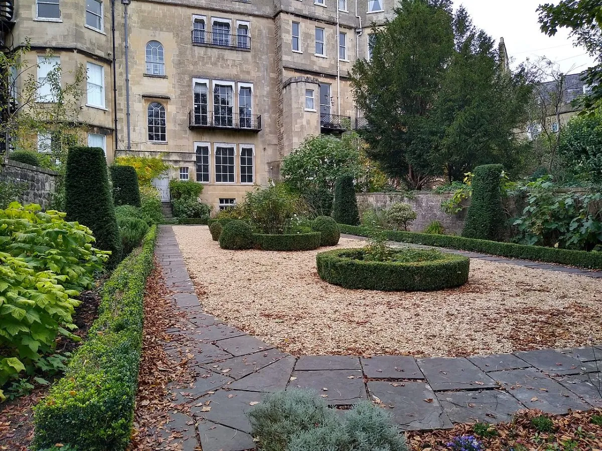 Gay Street in Bath, of de Royal Crescent, met de Georgische gevels over de volle breedte. Geen toeristen groot in beeld.