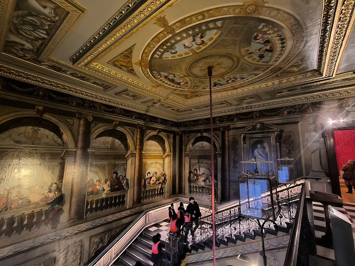 De King's Staircase of een van de King's State Apartments, met de schilderingen op de muren en het plafond.