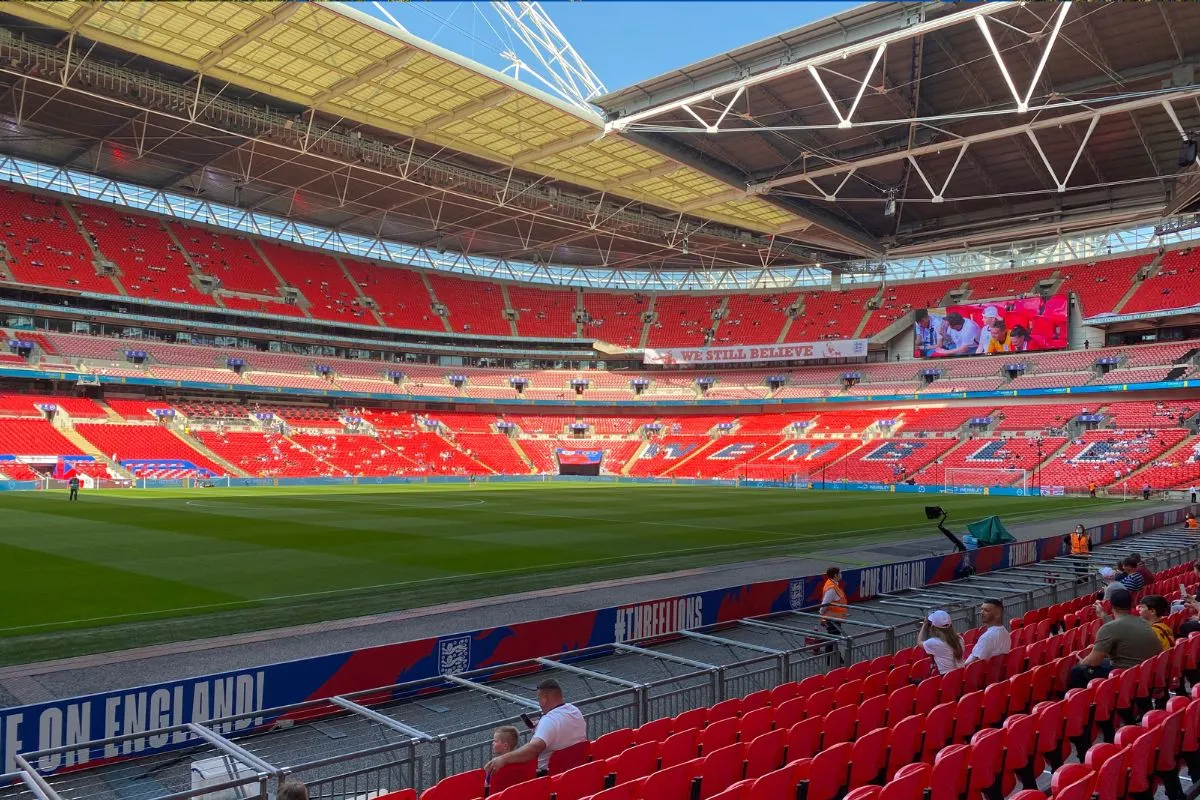 Anfield bezoeken: stadiontour £26 met museum, en de bus
