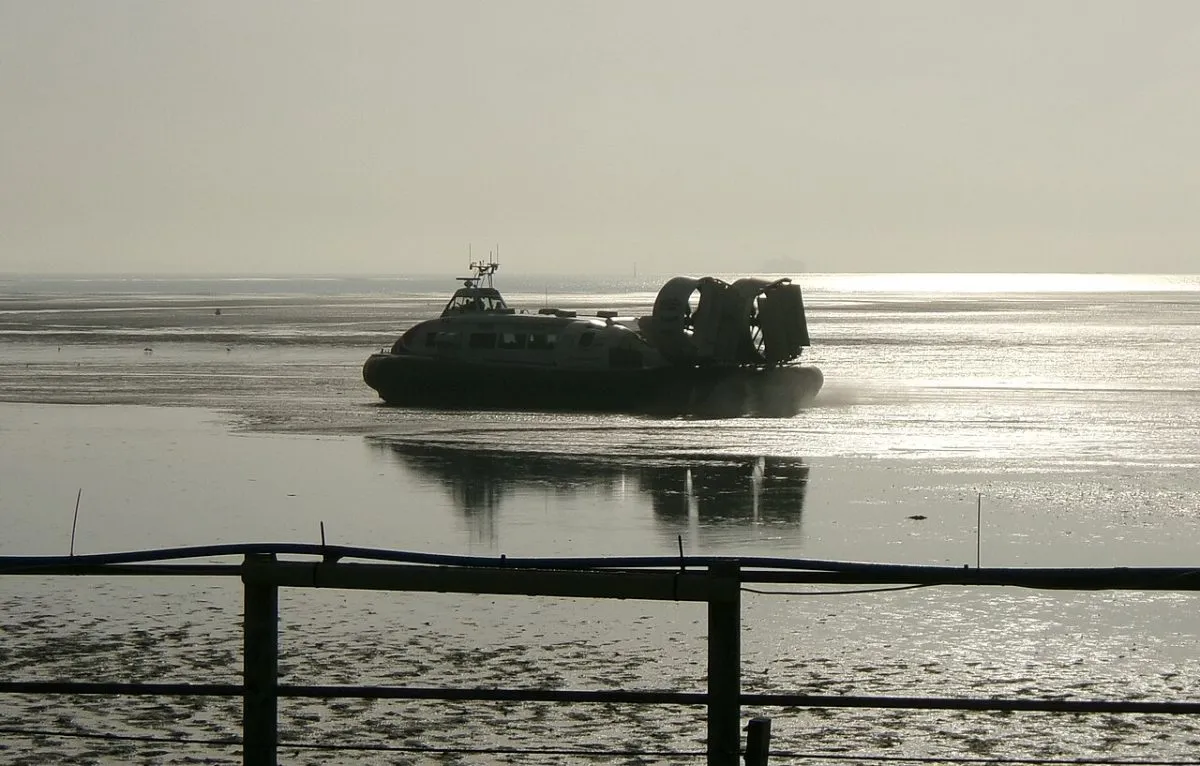 Het strand van Ryde met de pier, of de haven van Yarmouth met bootjes. Iets dat laat zien dat het eiland compact is en te voet te doen.