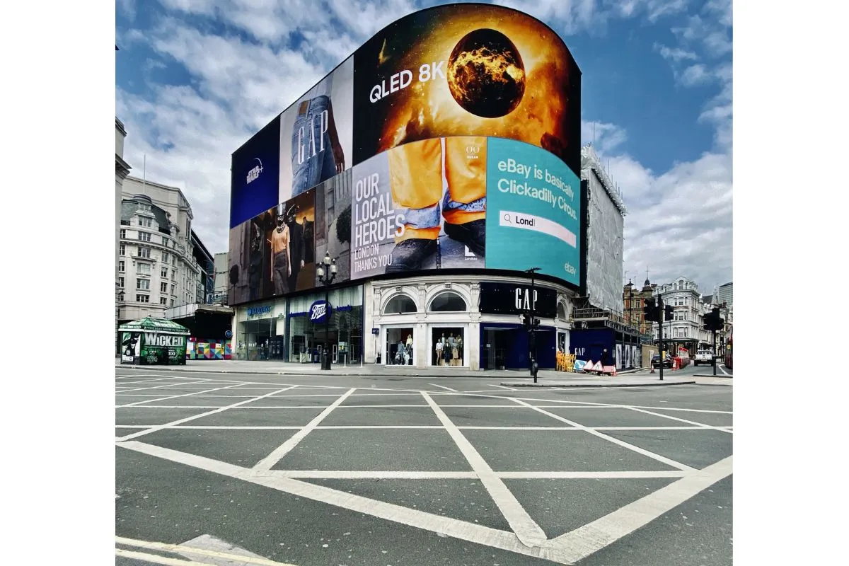 Piccadilly Circus: gratis, druk en klaar in tien minuten