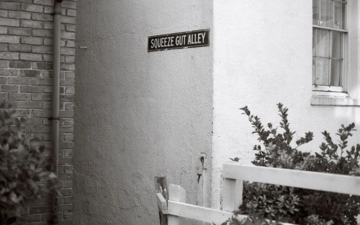 Squeeze Belly Alley