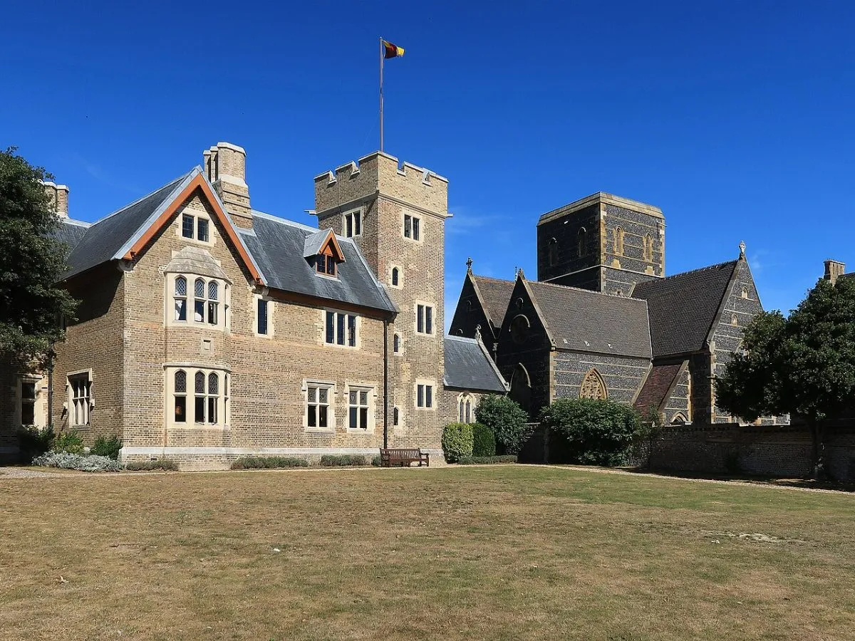 St Augustine's Church en The Grange