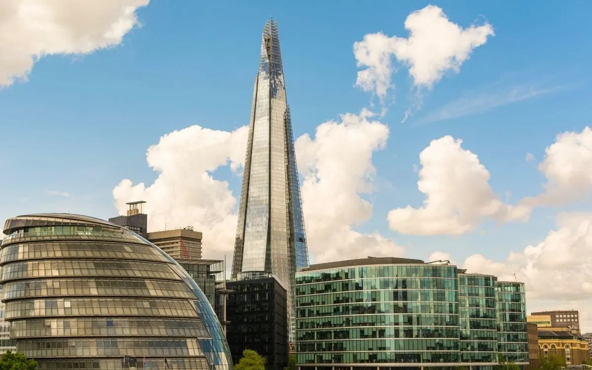 Uitzicht vanaf The Shard over de Theems met Tower Bridge en de City, op een heldere dag. Dit is waar je voor betaalt.