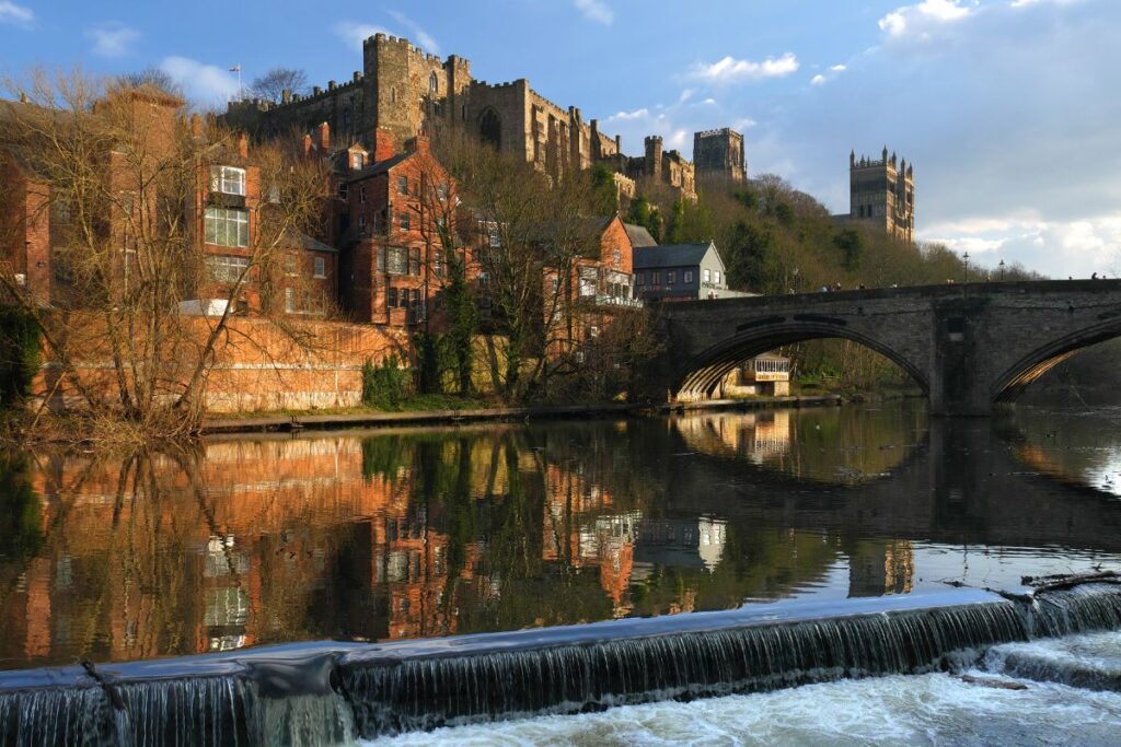 Vooraanzicht van de stad Durham