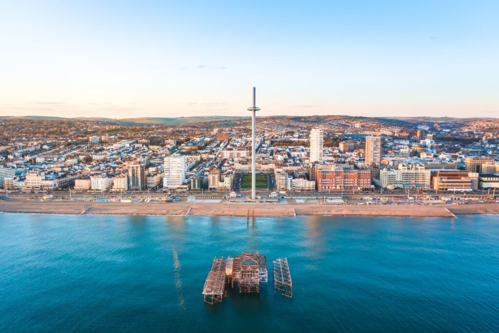 brighton pier met British Airways i360