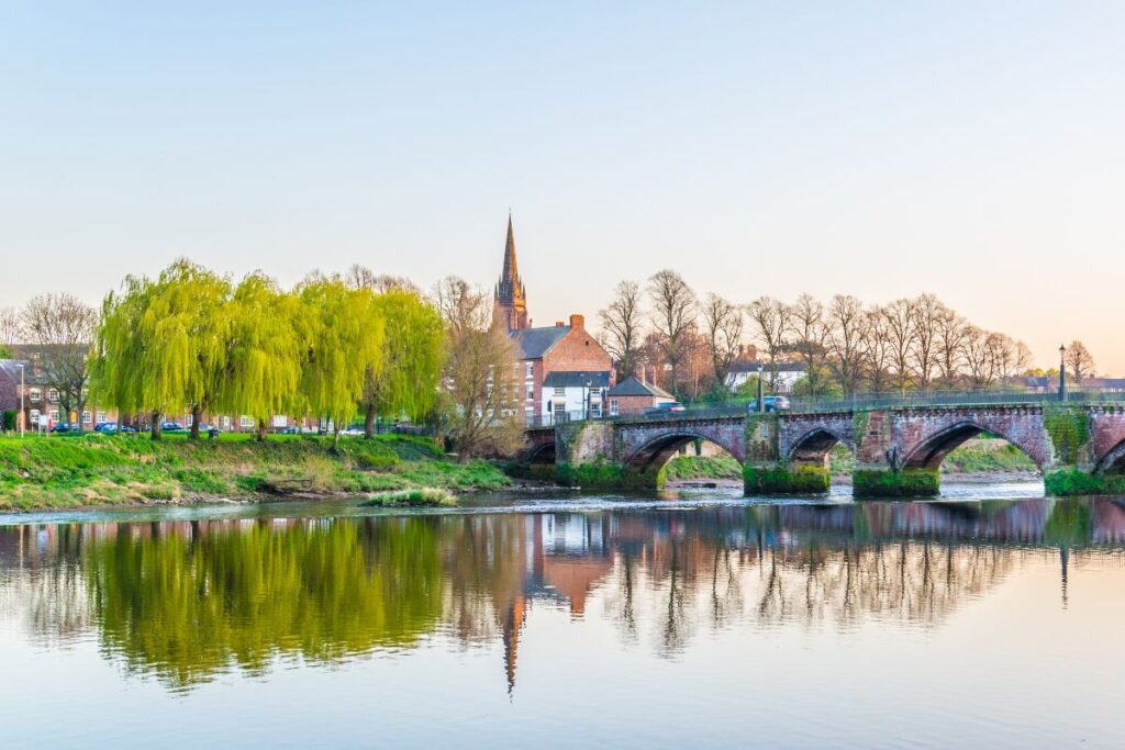 Watertoren en rivier in Chester